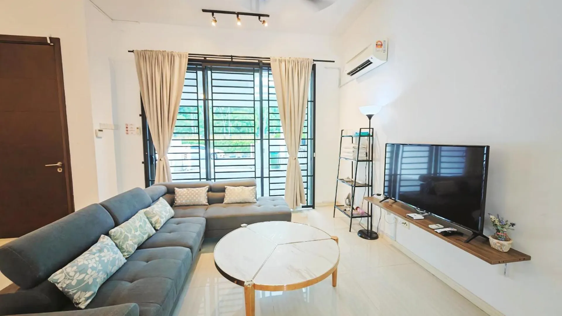 Holiday home 142 Spacious 3Storey 6Br 6Bath For Big Family Wedding Birthday Easy Parking Gelugor Malaysia